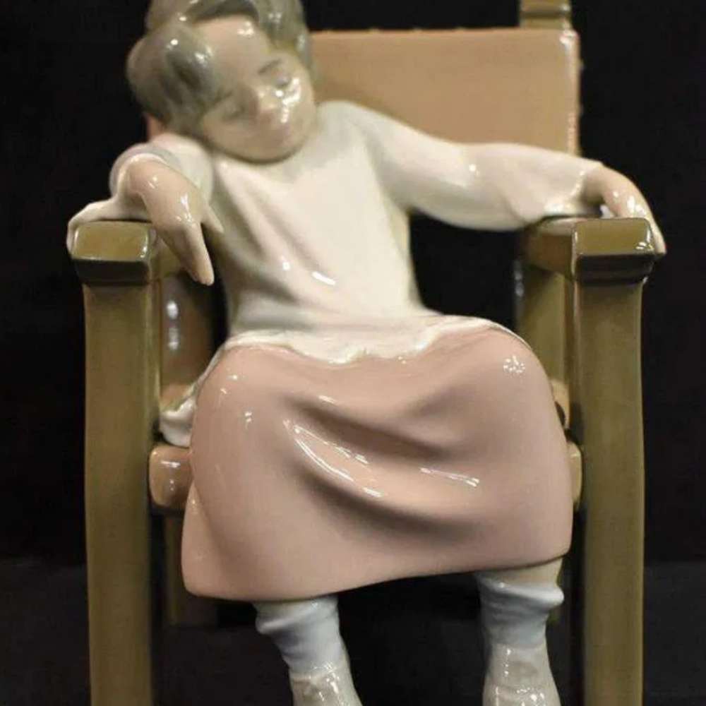 Lladro NAPPING Boy Chair Porcelain Figurine #5070 In Original Box - Picture 2 of 7